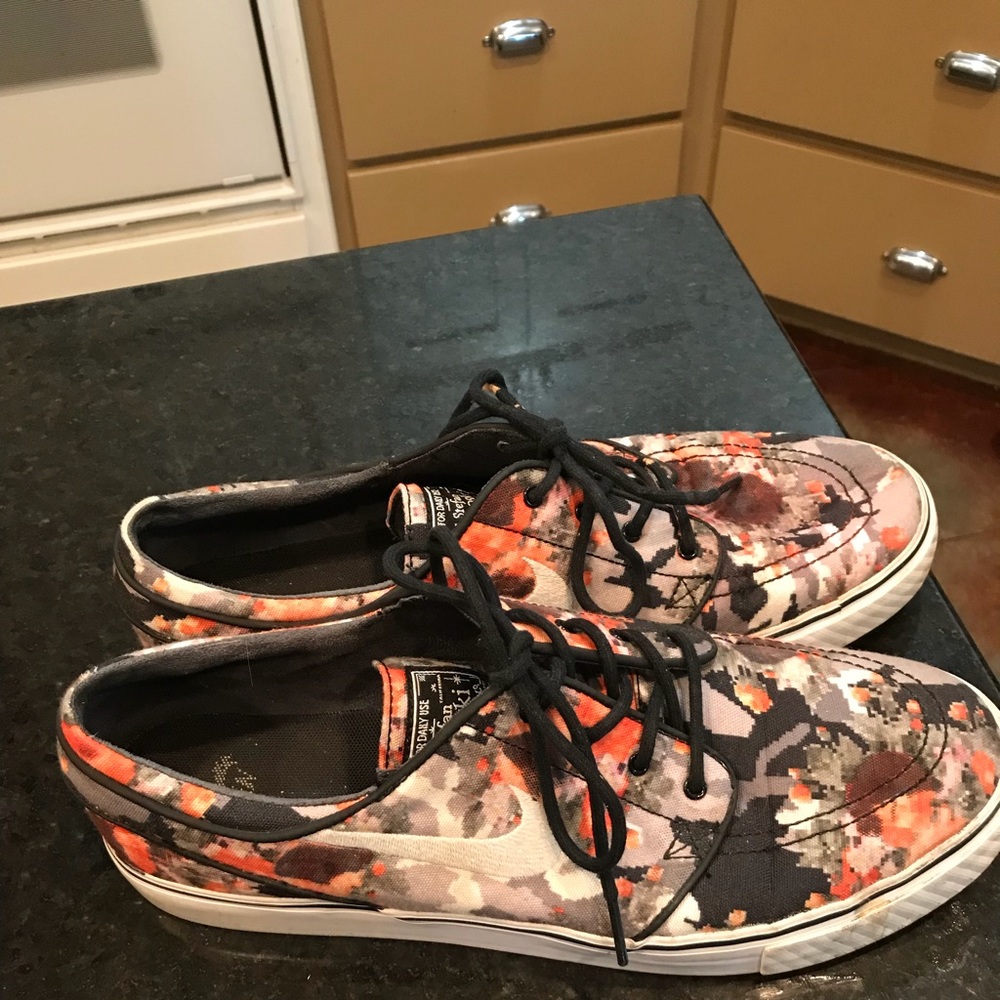 Men’s Nike skate board shoes